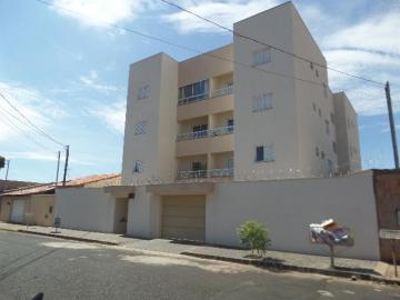 Alugar Apartamento / Padrão em Uberlândia. apenas R$ 1.000,00