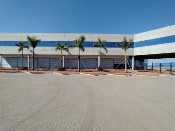 Alugar Comercial / Galpão em Uberlândia.