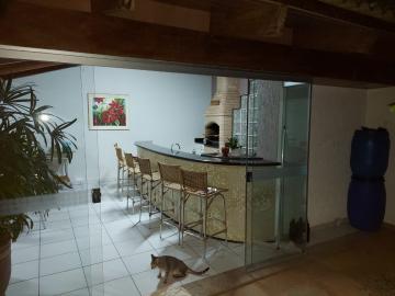 Alugar Casa / Padrão em Uberlândia. apenas R$ 1.200.000,00