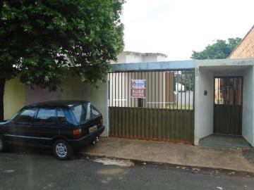 Alugar Casa / Padrão em Uberlândia. apenas R$ 650,00