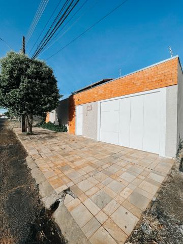 Casa estilo sobrado à venda no Bairro Jardim Karaiba