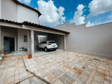imagem 3 - Casa estilo sobrado para locação e venda no Bairro Jardim Karaiba imagem 3 - Casa estilo sobrado para locação e venda no Bairro Jardim Karaiba