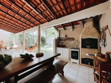 Casa estilo sobrado à venda no Bairro Jardim Karaiba