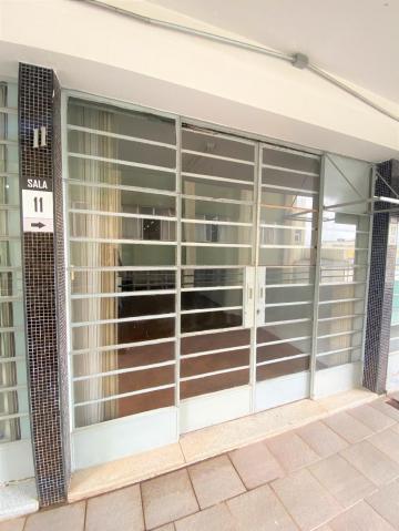 Alugar Comercial / Sala Comercial em Uberlândia. apenas R$ 650,00