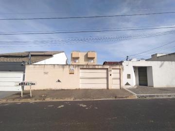 Alugar Apartamento / Padrão em Uberlândia. apenas R$ 600,00