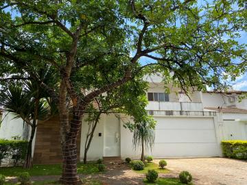 Casa estilo sobrado à venda no Bairro Jardim karaiba