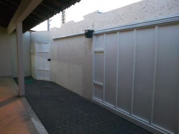 Alugar Casa / Padrão em Uberlândia. apenas R$ 520.000,00