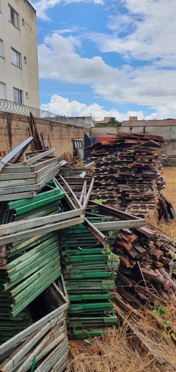 imagem 3 - Terrenos à venda no Bairro Santa Mônica imagem 3 - Terrenos à venda no Bairro Santa Mônica