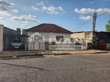 Alugar Casa / Colônia em Uberlândia. apenas R$ 270.000,00