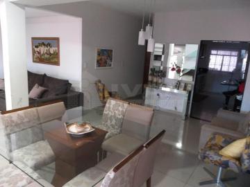 Alugar Casa / Sobrado em Uberlândia. apenas R$ 750.000,00