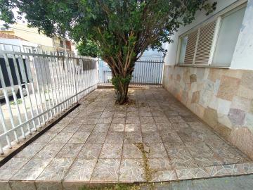 Alugar Casa / Padrão em Uberlândia. apenas R$ 3.000,00