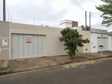 Alugar Casa / Padrão em Uberlândia. apenas R$ 1.980,00