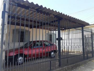 Alugar Casa / Padrão em Uberlândia. apenas R$ 700,00