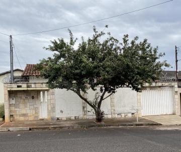 Casa à Venda no Bairro Santa Mônica