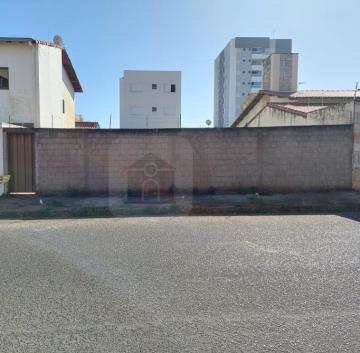 Alugar Terreno / Padrão em Uberlândia. apenas R$ 385.000,00