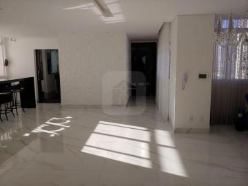 Alugar Apartamento / Padrão em Uberlândia. apenas R$ 2.500,00