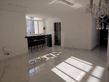 Apartamento à venda na região Central de Uberlândia.