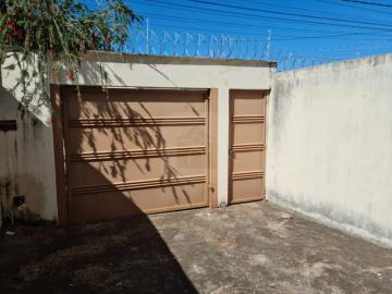 Casa à Venda no Bairro Jardim Holanda.