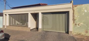 Alugar Casa / Padrão em Uberlândia. apenas R$ 395.000,00