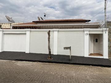 Alugar Casa / Padrão em Uberlândia. apenas R$ 570.000,00