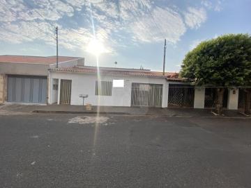 Alugar Casa / Padrão em Uberlândia. apenas R$ 460.000,00