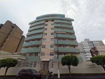Alugar Apartamento / Padrão em Uberlândia. apenas R$ 2.800,00