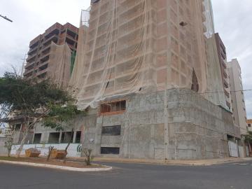 Alugar Apartamento / Padrão em Uberlândia. apenas R$ 820.000,00