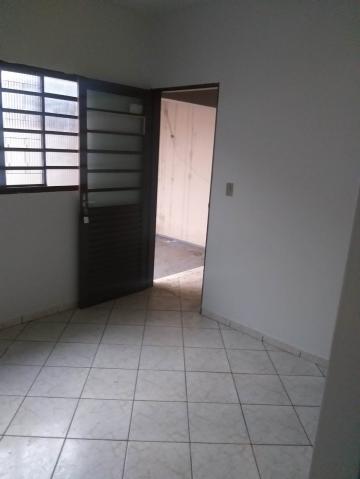 Alugar Casa / Colônia em Uberlândia. apenas R$ 700.000,00