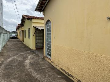 Alugar Casa / Colônia em Uberlândia. apenas R$ 600.000,00