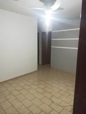 Alugar Apartamento / Padrão em Uberlandia. apenas R$ 130.000,00