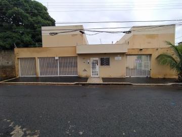 Alugar Casa / Condomínio / Loteamento Fechado em Uberlândia. apenas R$ 1.500,00