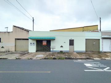 Alugar Casa / Padrão em Uberlândia. apenas R$ 1.600,00