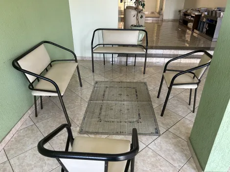 Alugar Apartamento / Padrão em Uberlândia. apenas R$ 1.547,00