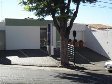 Alugar Casa / Padrão em Uberlândia. apenas R$ 5.727,00