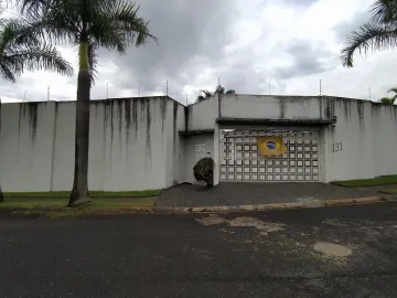 Alugar Casa / Padrão em Uberlândia. apenas R$ 7.500,00