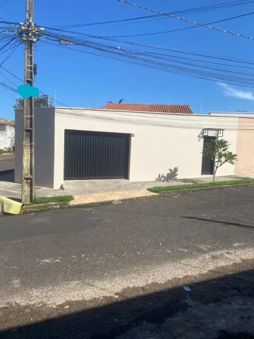 Alugar Casa / Padrão em Uberlândia. apenas R$ 0,01