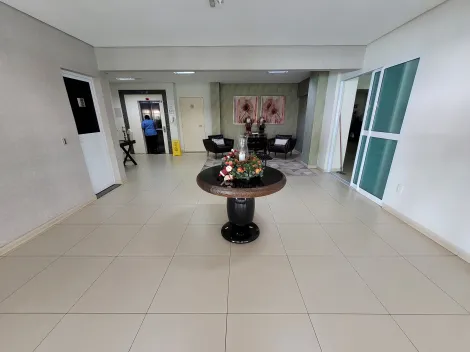 Alugar Apartamento / Padrão em Uberlandia. apenas R$ 1.700,00