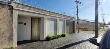 Alugar Casa / Padrão em Uberlândia. apenas R$ 790.000,00
