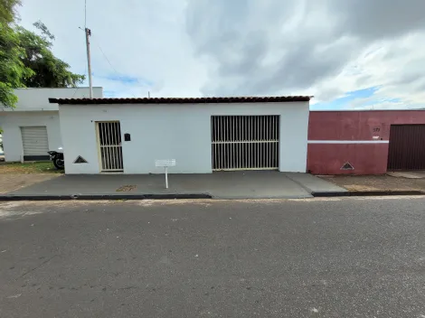 Alugar Casa / Padrão em Uberlândia. apenas R$ 1.600,00