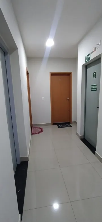 Alugar Apartamento / Padrão em Uberlândia. apenas R$ 400.000,00