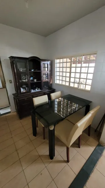Alugar Casa / Padrão em Uberlândia. apenas R$ 320.000,00