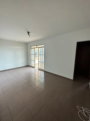 Alugar Apartamento / Padrão em Uberlândia. apenas R$ 400.000,00