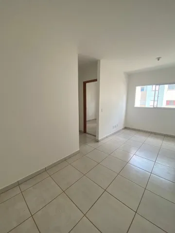 Alugar Apartamento / Padrão em Uberlandia. apenas R$ 144.000,00
