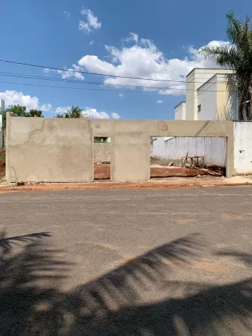 Alugar Terreno / Padrão em Uberlândia. apenas R$ 480.000,00