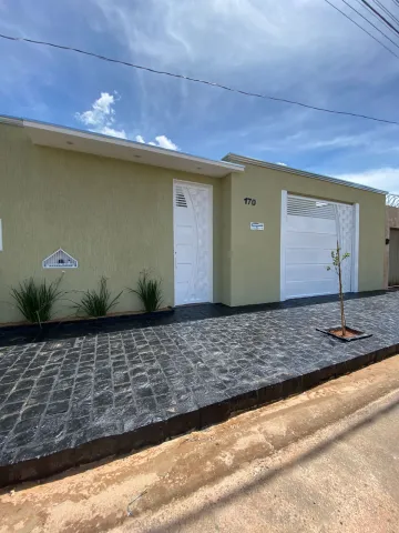Alugar Casa / Padrão em Uberlândia. apenas R$ 630.000,00