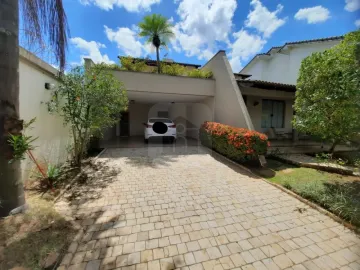 Alugar Casa / Padrão em Uberlândia. apenas R$ 2.700.000,00