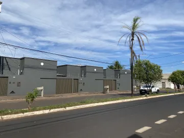 Alugar Casa / Padrão em Uberlândia. apenas R$ 600.000,00