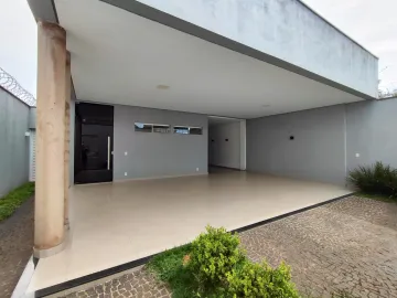 Alugar Casa / Padrão em Uberlândia. apenas R$ 750.000,00
