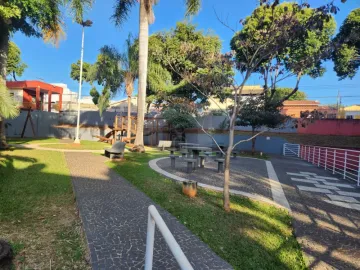 Apartamento à venda no bairro Martins.