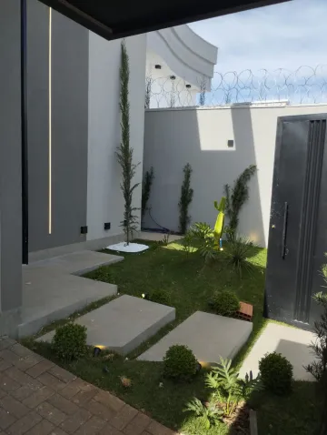 Alugar Casa / Padrão em Uberlândia. apenas R$ 1.070.000,00